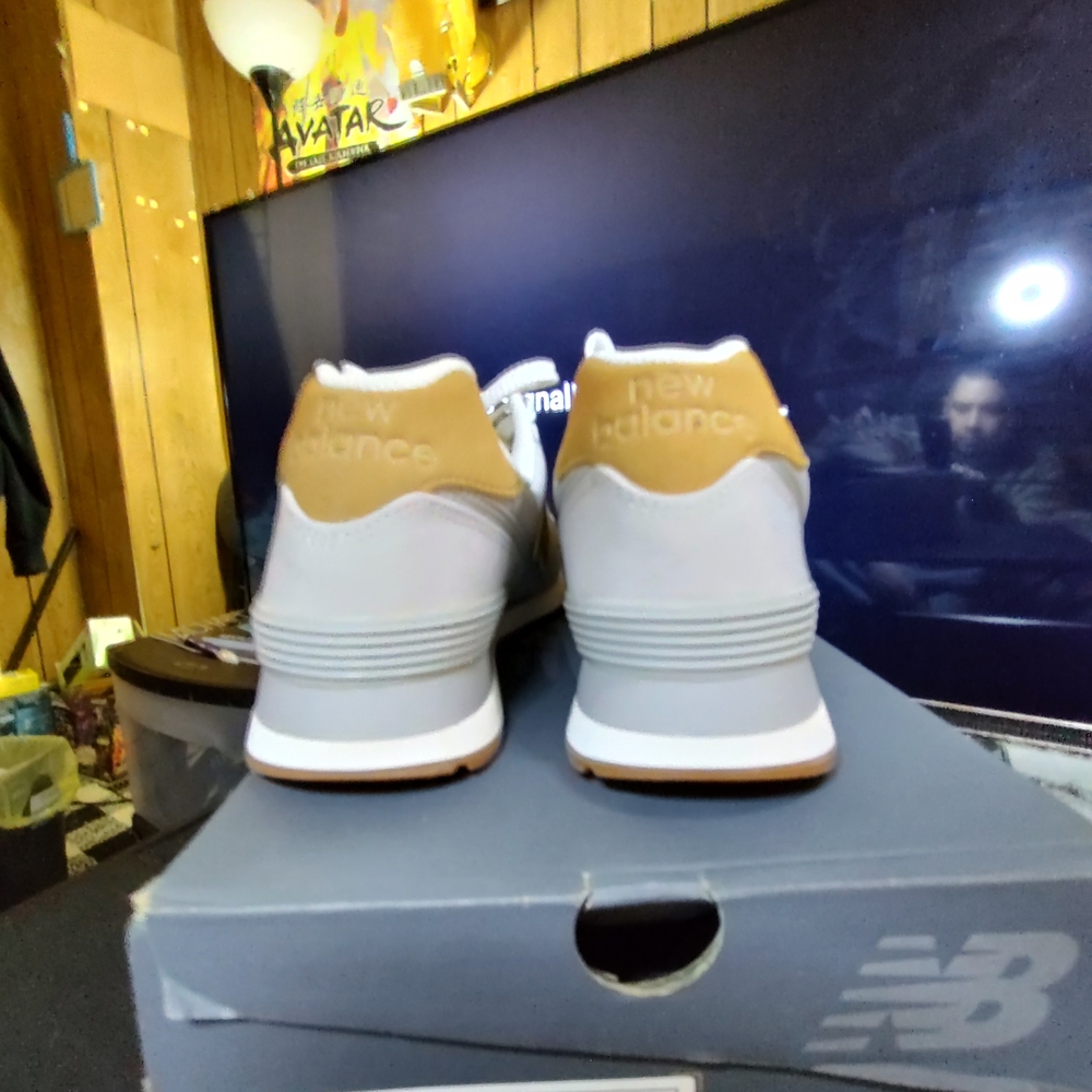New Balance Men’s Gray and Tan Retro Runner - Picture 4 of 4